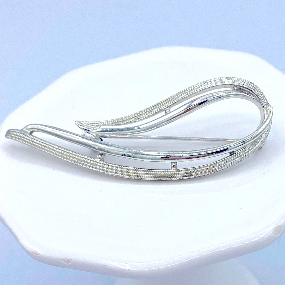 SARA COV Signed Brushed Silver Tone Modernist Tear Drop Design Brooch Vintage